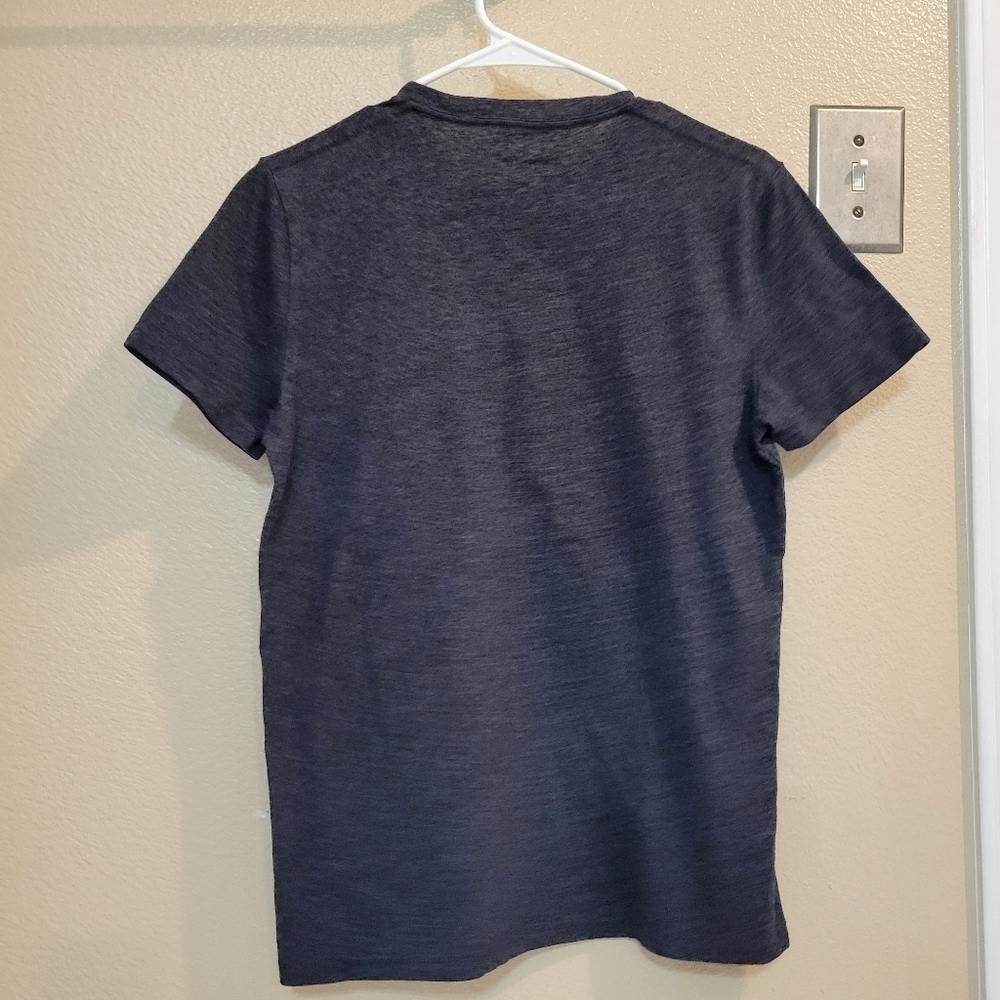 Hollister Dark Gray/ Charcoal Men Short Sleeve Soft Cotton T-shirt size Small - Picture 3 of 6